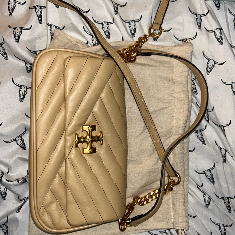 Tory Burch Beige Quilted Crossbody Bag - Picture 2 of 4